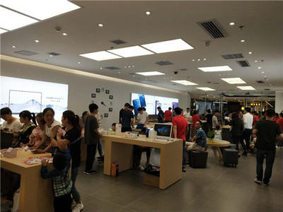 華為門(mén)店銷(xiāo)售火爆，電子產(chǎn)品體驗(yàn)店轉(zhuǎn)型迎發(fā)展新機(jī)遇